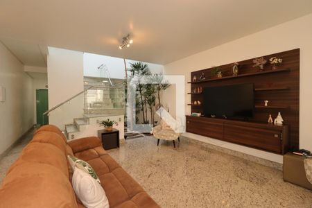 Sala de casa à venda com 3 quartos, 184m² em Pinheirinho, Santo André