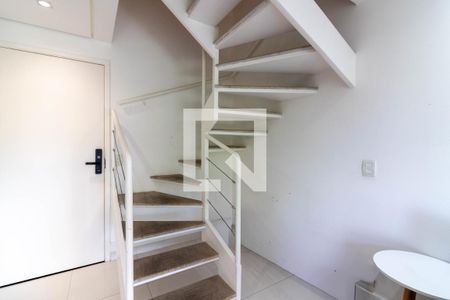 Escadas de apartamento à venda com 1 quarto, 50m² em Vila Nova Conceição, São Paulo