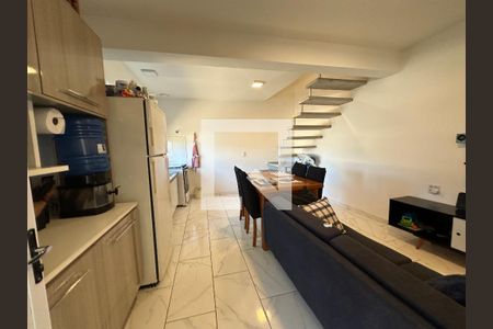 Sala/Cozinha de casa à venda com 5 quartos, 200m² em Vila Pouso Alegre, Barueri