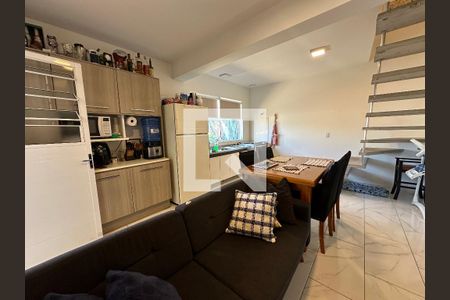 Sala/Cozinha de casa à venda com 5 quartos, 200m² em Vila Pouso Alegre, Barueri