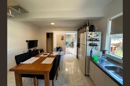 Sala/Cozinha de casa à venda com 5 quartos, 200m² em Vila Pouso Alegre, Barueri