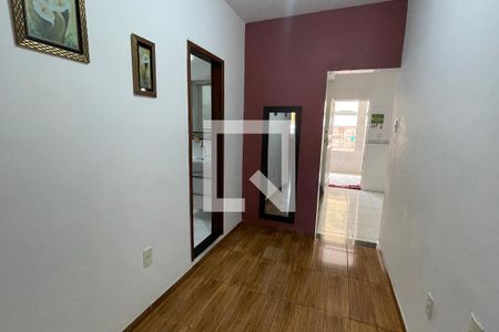 Corredor de casa para alugar com 2 quartos, 300m² em Jardim Vinte E Cinco de Agosto, Duque de Caxias