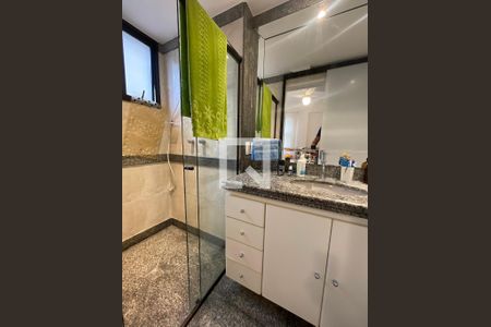 Banheiro da Suíte de apartamento à venda com 3 quartos, 80m² em Funcionários, Belo Horizonte