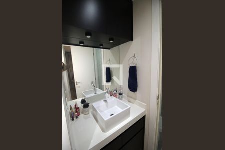 Banheiro de apartamento para alugar com 1 quarto, 35m² em Vista Alegre, Rio de Janeiro