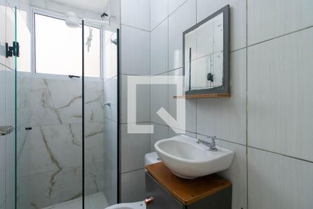 Banheiro de apartamento para alugar com 2 quartos, 37m² em Jardim Recanto Verde, São Paulo