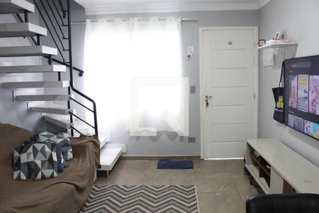 Sala de casa de condomínio para alugar com 2 quartos, 85m² em Chácara Ondas Verdes, Cotia