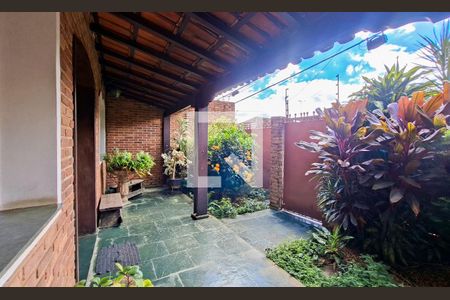 Entrada de casa à venda com 5 quartos, 328m² em Santa Tereza, Belo Horizonte