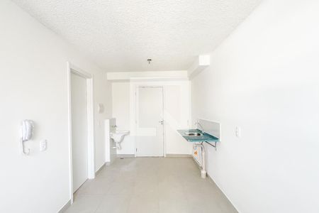 Sala/Cozinha de apartamento para alugar com 1 quarto, 25m² em Parque Industrial Tomas Edson, São Paulo