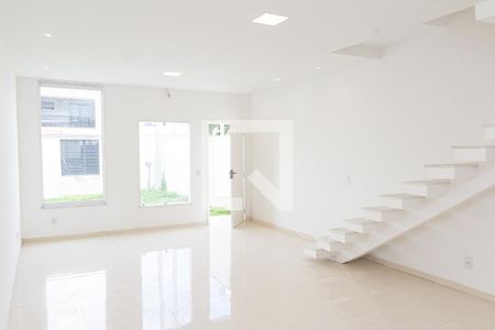 Sala de casa para alugar com 2 quartos, 94m² em Guaratiba, Rio de Janeiro