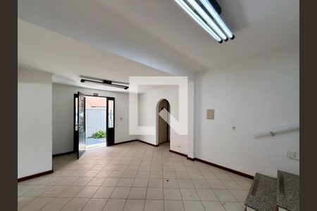 Casa à venda com 4 quartos, 254m² em Indianópolis, São Paulo