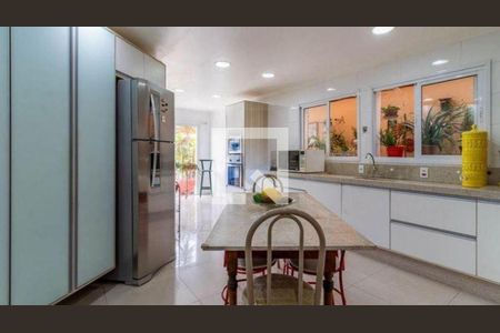 Casa à venda com 4 quartos, 373m² em Jardim Leonor, São Paulo