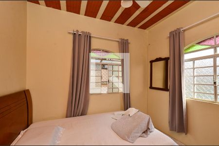 Quarto 1 Casa 1 de casa à venda com 4 quartos, 210m² em Ipiranga, Belo Horizonte