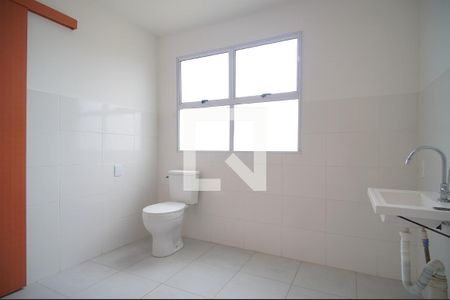 Banheiro de apartamento à venda com 1 quarto, 45m² em Santos Dumont, São Leopoldo