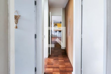 Corredor  de apartamento à venda com 3 quartos, 105m² em Laranjeiras, Rio de Janeiro