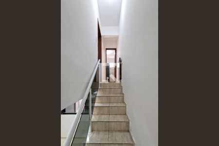 Escada de casa para alugar com 2 quartos, 77m² em Nova Mirim, Praia Grande