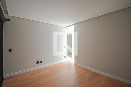 Quarto Suíte de casa de condomínio à venda com 4 quartos, 680m² em Parque Terra Nova Ii, São Bernardo do Campo