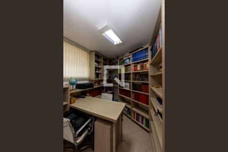 Biblioteca de casa de condomínio à venda com 5 quartos, 682m² em Alphaville Residencial Um, Barueri