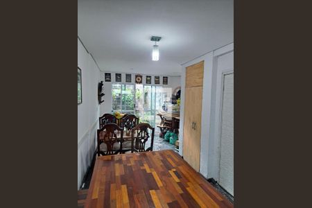 SALA de casa à venda com 2 quartos, 160m² em Vila Bertioga, São Paulo