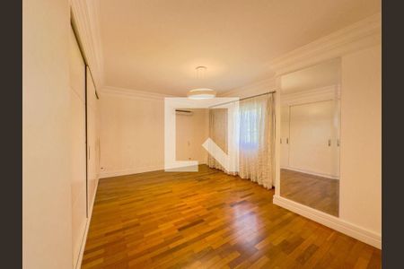 Casa de Condomínio à venda com 4 quartos, 550m² em  Alphaville, Santana de Parnaíba