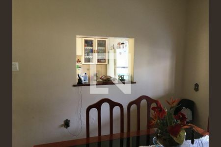 Casa à venda com 4 quartos, 194m² em Cachoeirinha, Belo Horizonte