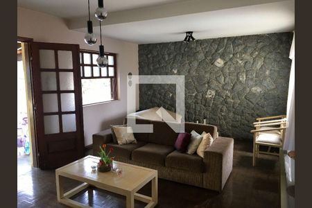 Casa à venda com 4 quartos, 194m² em Cachoeirinha, Belo Horizonte