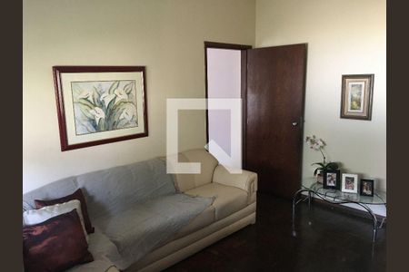 Casa à venda com 4 quartos, 194m² em Cachoeirinha, Belo Horizonte