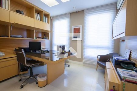 Casa à venda com 4 quartos, 668m² em Colinas da Anhanguera, Santana de Parnaíba