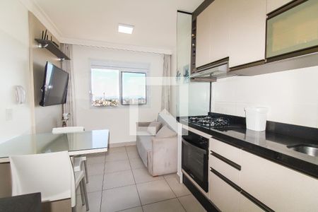 Sala/Cozinha de apartamento à venda com 2 quartos, 33m² em Vila Carmosina, São Paulo