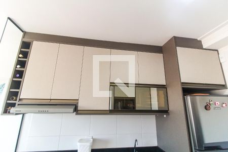 Sala/Cozinha de apartamento à venda com 2 quartos, 33m² em Vila Carmosina, São Paulo