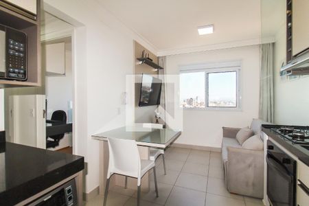 Sala/Cozinha de apartamento à venda com 2 quartos, 33m² em Vila Carmosina, São Paulo