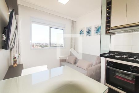 Sala/Cozinha de apartamento à venda com 2 quartos, 33m² em Vila Carmosina, São Paulo