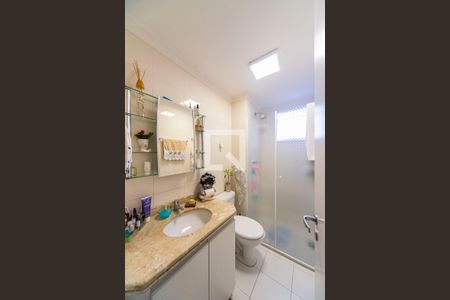 Banheiro de apartamento à venda com 2 quartos, 56m² em Vila Alzira, Santo André