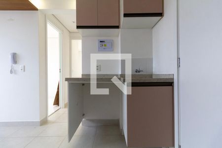 Sala, Cozinha e área de serviço de apartamento para alugar com 2 quartos, 33m² em Vila Ré, São Paulo