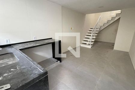 Sala de casa para alugar com 2 quartos, 60m² em Parque Pauliceia, Duque de Caxias