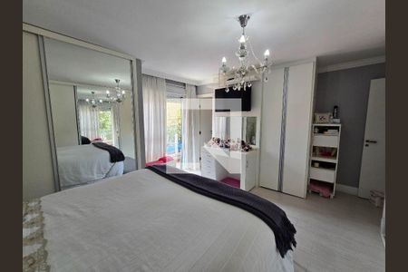 Casa à venda com 3 quartos, 113m² em Vila Pirajussara, São Paulo