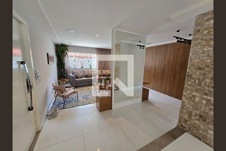 Casa à venda com 3 quartos, 113m² em Vila Pirajussara, São Paulo