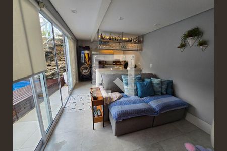 Casa à venda com 3 quartos, 113m² em Vila Pirajussara, São Paulo