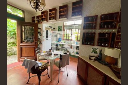 Casa à venda com 4 quartos, 200m² em Pacaembu, São Paulo