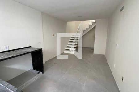 Sala de casa para alugar com 2 quartos, 60m² em Parque Pauliceia, Duque de Caxias