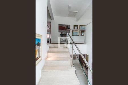 Escada de casa à venda com 4 quartos, 345m² em Residencial Nove (alphaville), Santana de Parnaíba