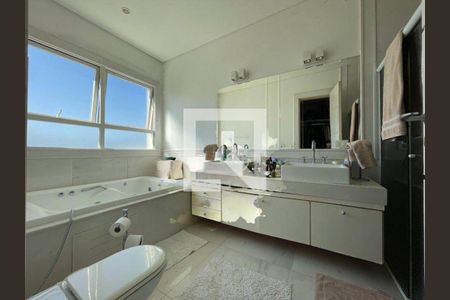 Casa à venda com 4 quartos, 450m² em Alphaville, Santana de Parnaíba