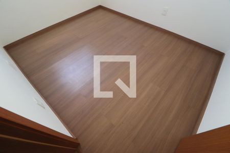 Quarto 2 de apartamento para alugar com 2 quartos, 46m² em Jardim Patricia, Uberlândia