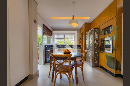 Casa à venda com 4 quartos, 450m² em Centro Comercial Jubran, Barueri