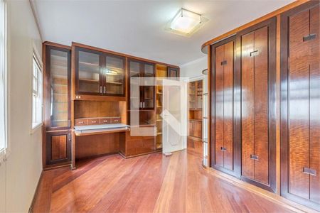 Casa à venda com 4 quartos, 400m² em Jardim Luzitania, São Paulo