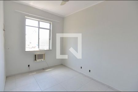 Quarto 2 de apartamento para alugar com 2 quartos, 60m² em Grajaú, Rio de Janeiro
