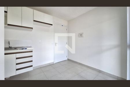 Sala/Cozinha/Área de serviço de apartamento para alugar com 2 quartos, 37m² em Parque Industrial Tomas Edson, São Paulo
