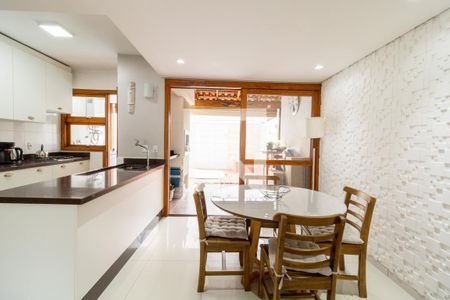 Sala de casa à venda com 3 quartos, 108m² em Espírito Santo, Porto Alegre