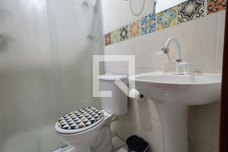 Banheiro da suite  de apartamento para alugar com 1 quarto, 51m² em Cidade Ocian, Praia Grande