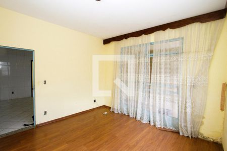 Sala de casa à venda com 4 quartos, 180m² em Estrela do Oriente, Belo Horizonte