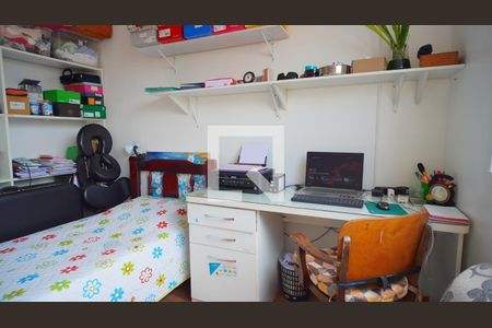 Quarto 1 de apartamento à venda com 3 quartos, 80m² em Cristal, Porto Alegre